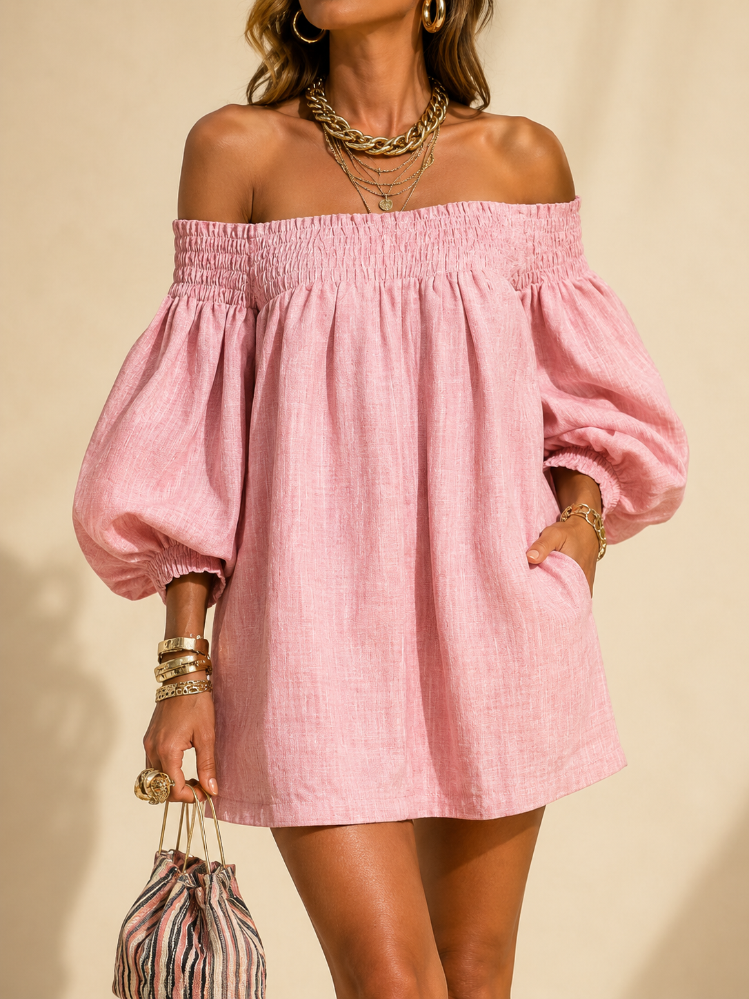 Violette | Vestido mini trapecio rosa con mangas acampanadas y hombros al aire