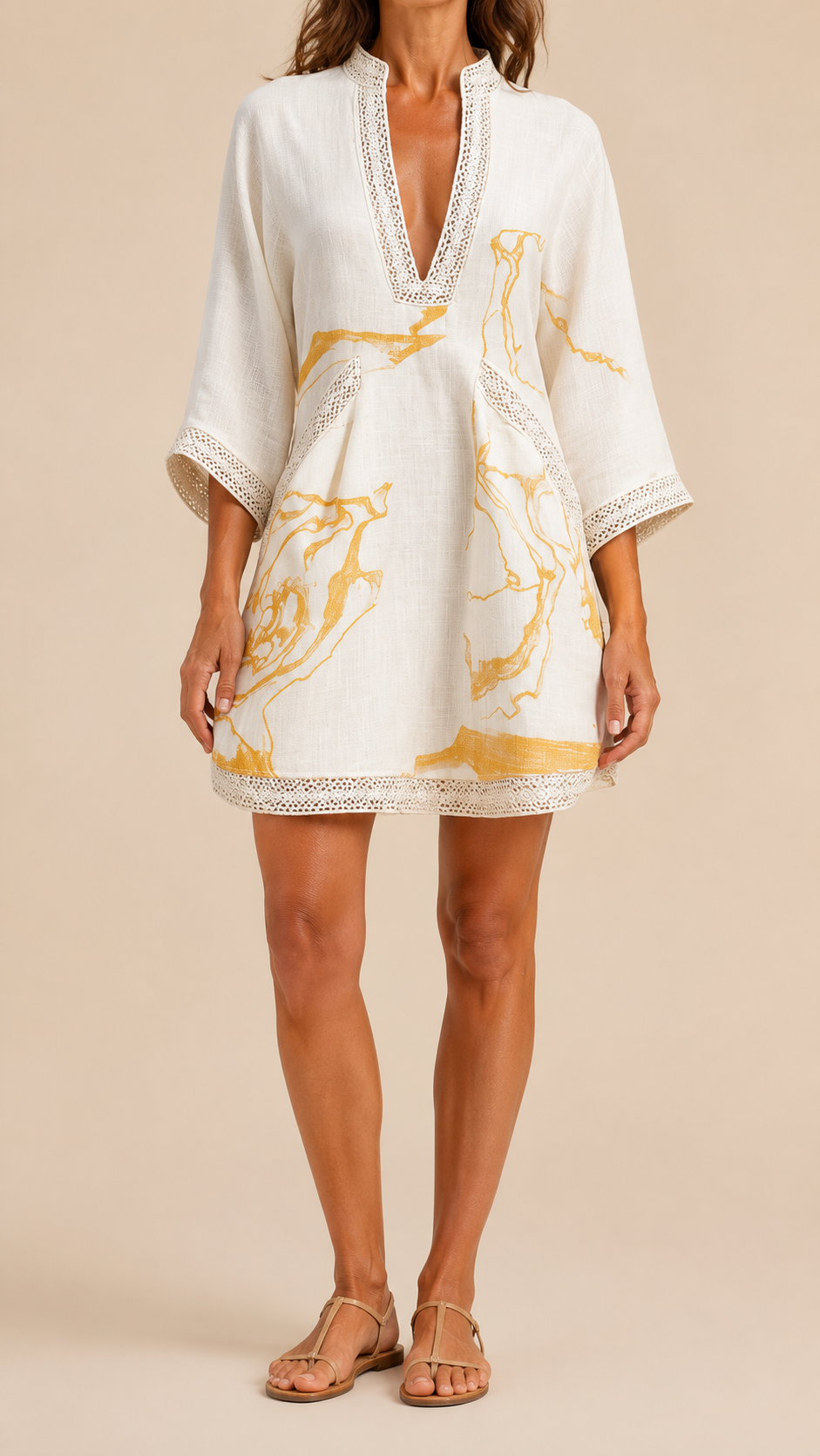Vestido mini de encaje de ganchillo con estampado dorado y marfil en forma de V