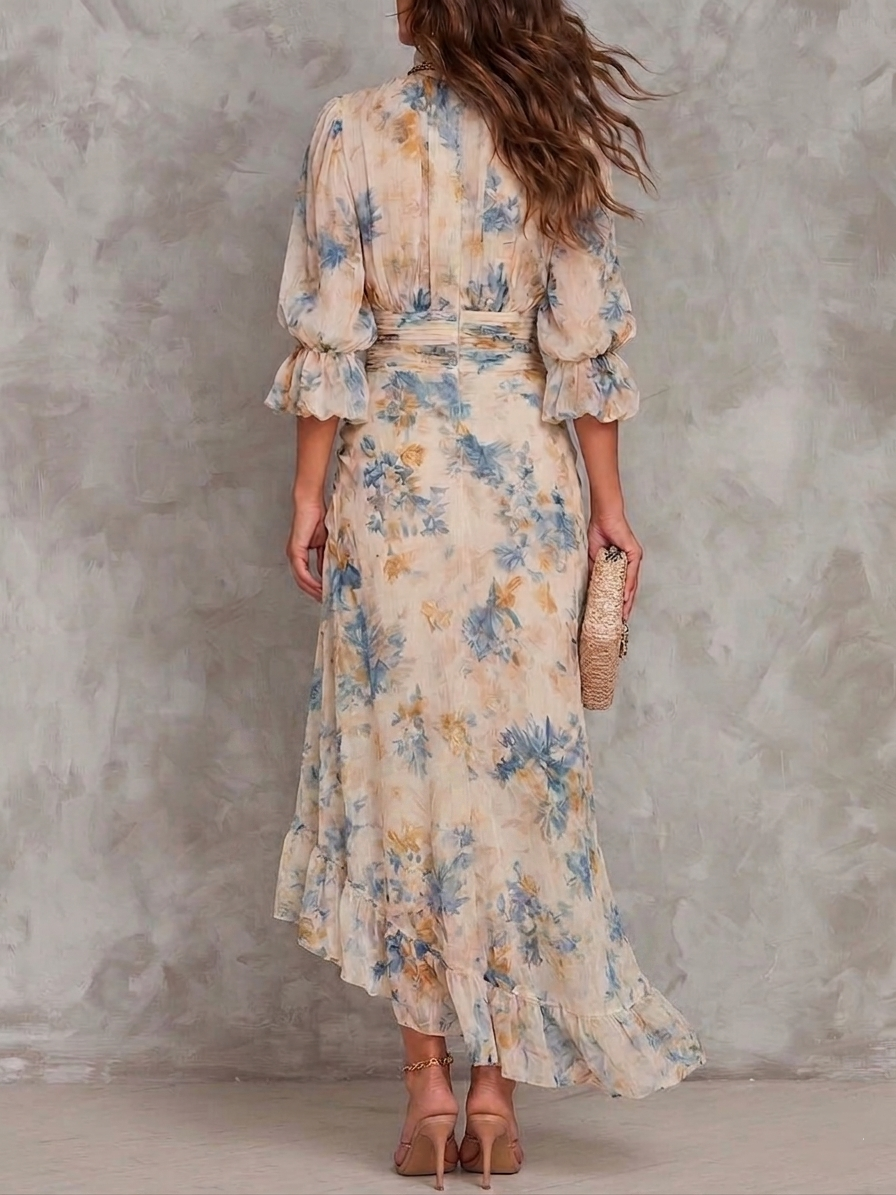 Vestido largo de gasa asimétrico con estampado floral y cuello alto, color beige