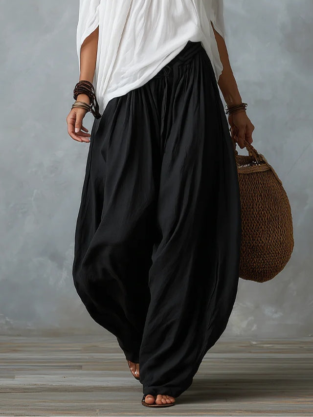 Top blanco con hombros al aire y conjunto de pantalones anchos tipo linterna