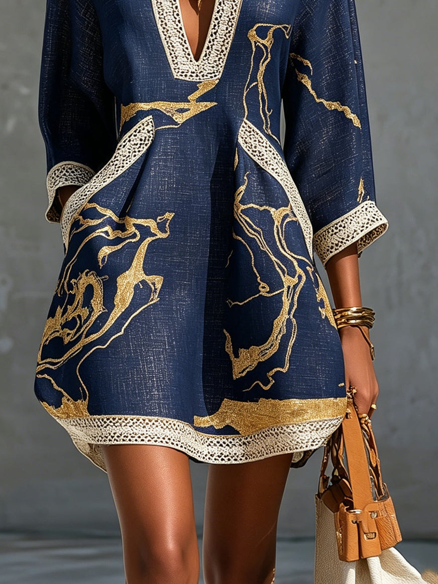 Avelia | Vestido mini de encaje de ganchillo azul marino con motivos dorados y escote en V