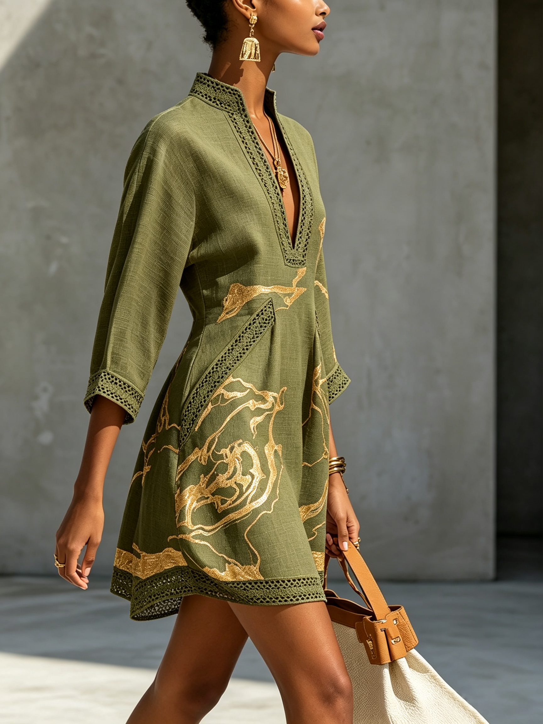Vestido mini de encaje de ganchillo con escote en V, negro y dorado estampado