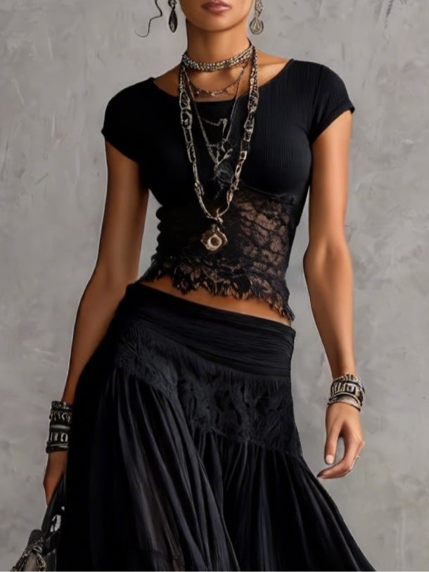 Top de encaje negro transparente y falda maxi plisada