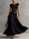 Top de encaje negro transparente y falda maxi plisada